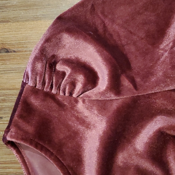 NWT Women's Velvet Top - Picture 3 of 6